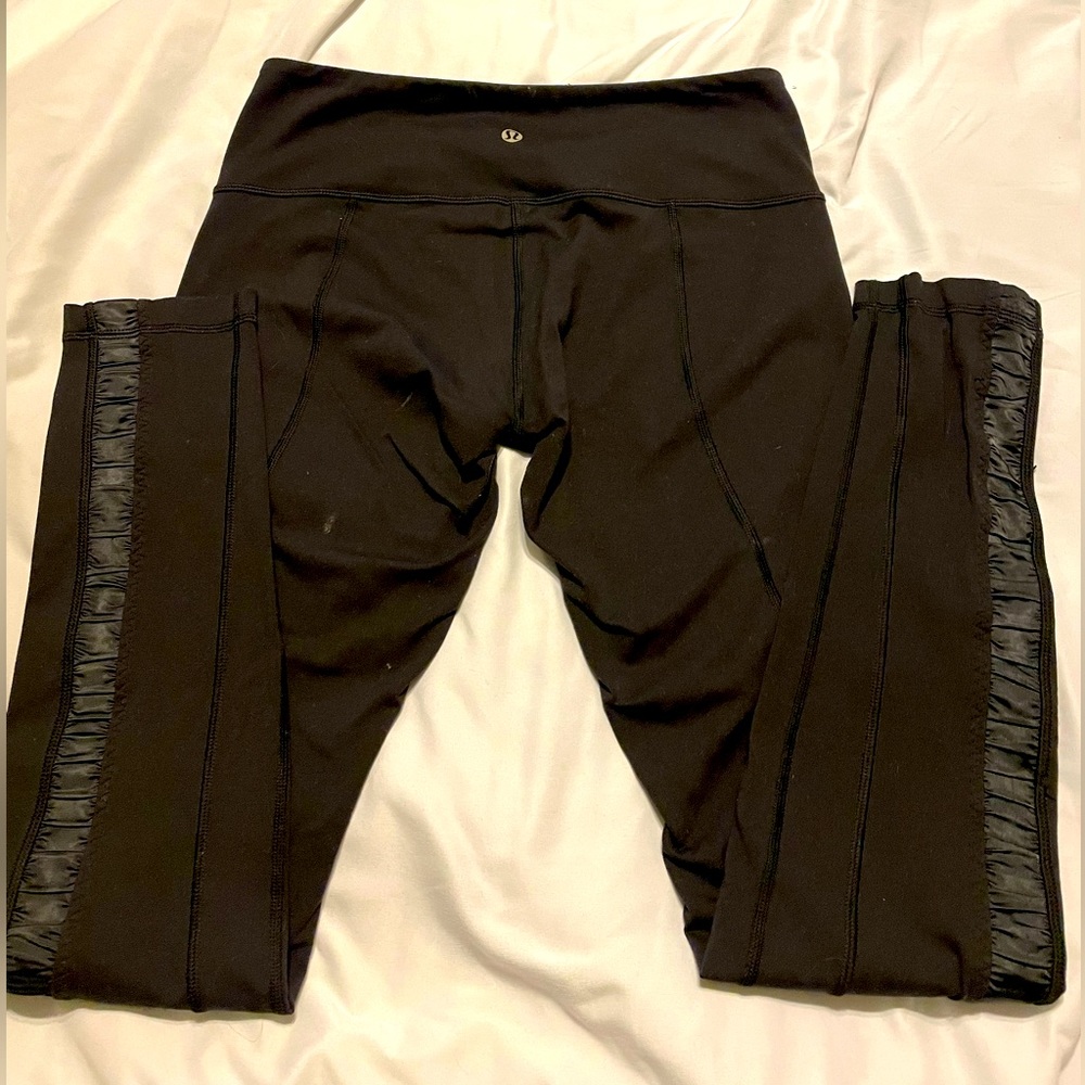 Lululemon black legging - size 8